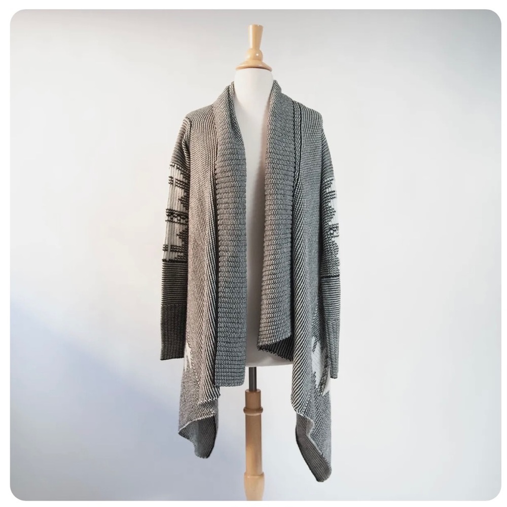BB Dakota - Thick Black and White Knit Shawl Cardigan - Size M (Runs Small)